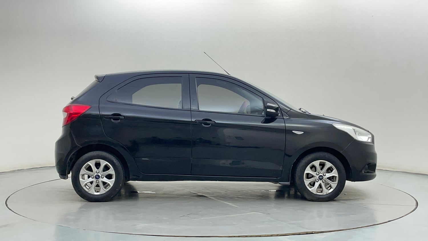 Used 2015 Ford Figo Titanium1.5 TDCi Diesel Manual exterior RIGHT SIDE VIEW