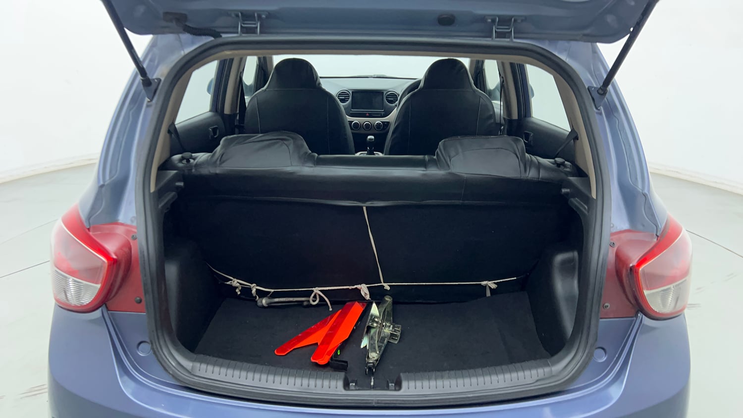 Used 2017 Hyundai Grand i10 Magna 1.2 Kappa VTVT Petrol Manual interior DICKY INSIDE VIEW