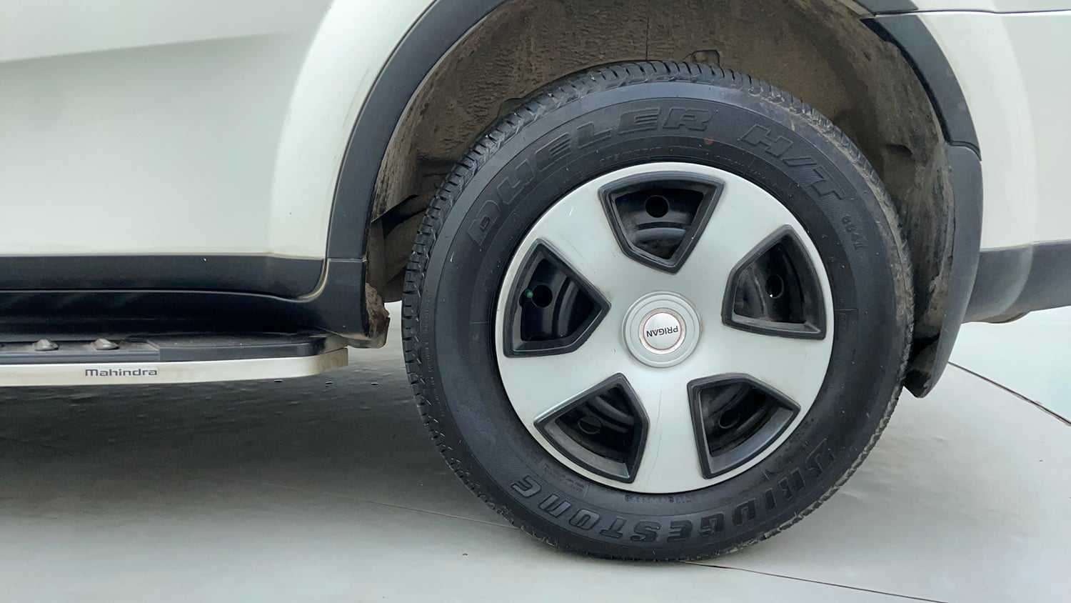 Used 2018 Mahindra XUV500 W7 Diesel Manual tyres LEFT REAR TYRE RIM VIEW