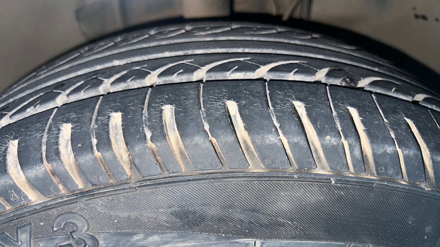 Used 2022 Tata Tigor EV XZ Plus Electric Automatic tyres RIGHT FRONT TYRE TREAD VIEW