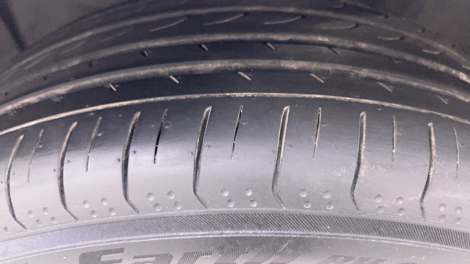 Used 2022 Jeep Compass 5th Anniversary Edition 1.4 Petrol DCT Petrol Automatic tyres LEFT FRONT TYRE TREAD VIEW