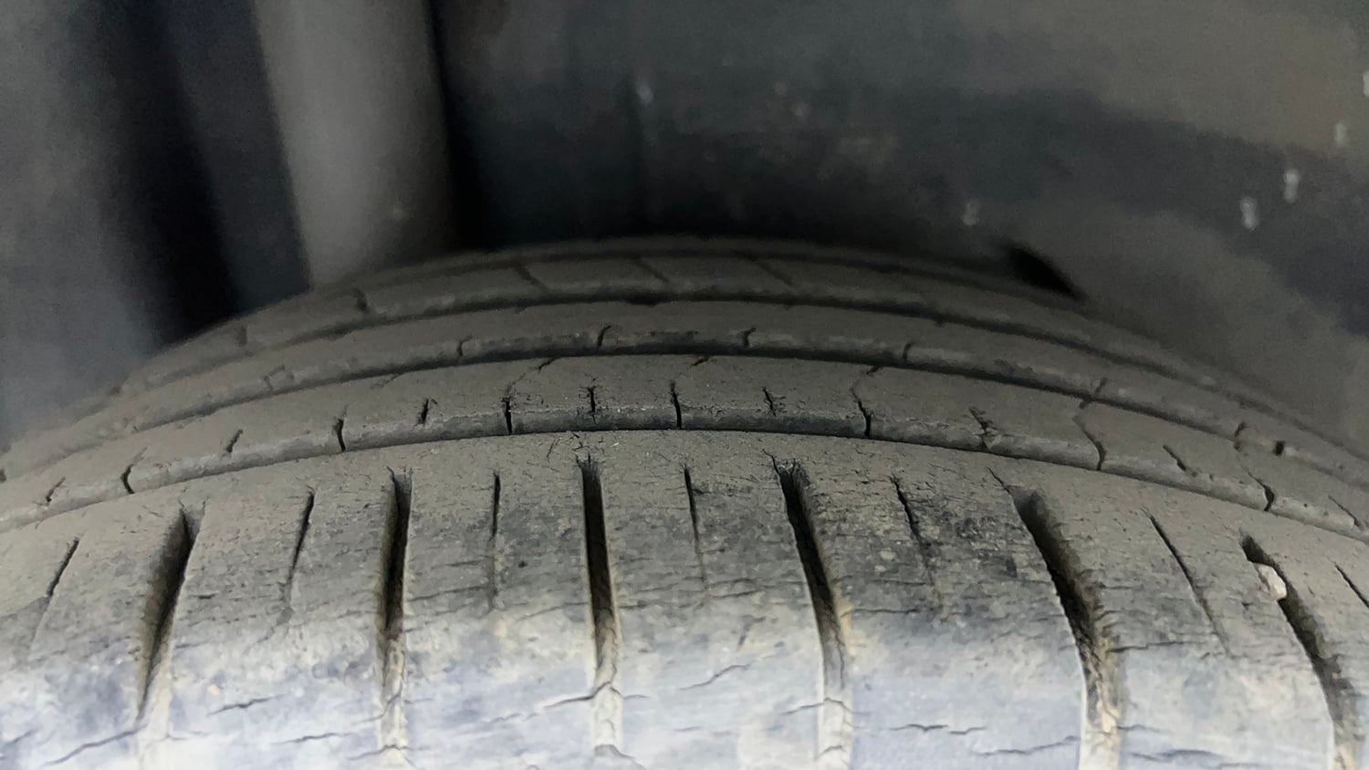 Used 2017 Ford Figo Titanium 1.2 Ti-VCT Petrol Manual tyres RIGHT REAR TYRE TREAD VIEW