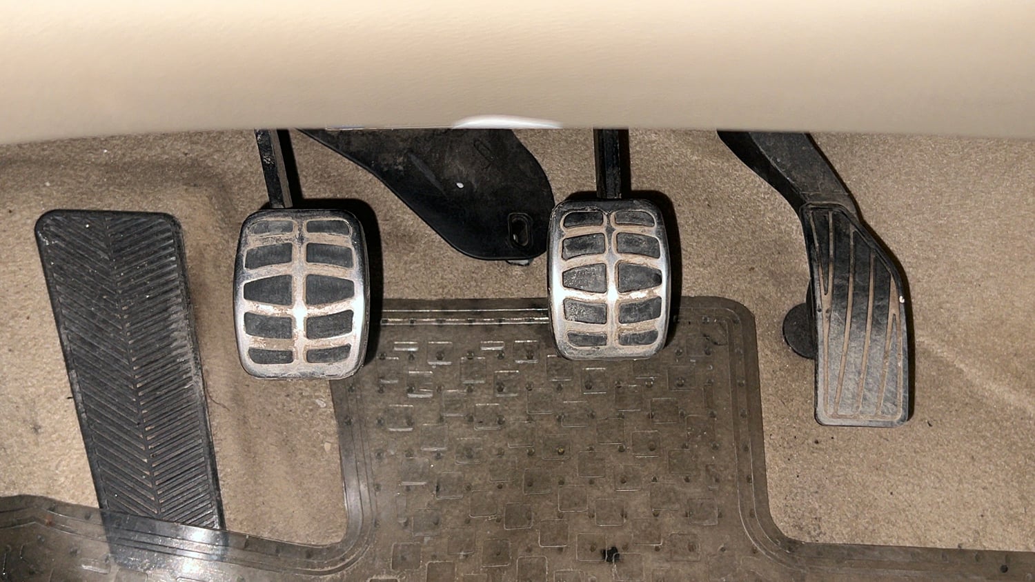 Used 2016 Maruti Suzuki Ciaz ZDi+ SHVS Diesel Manual interior PEDALS VIEW