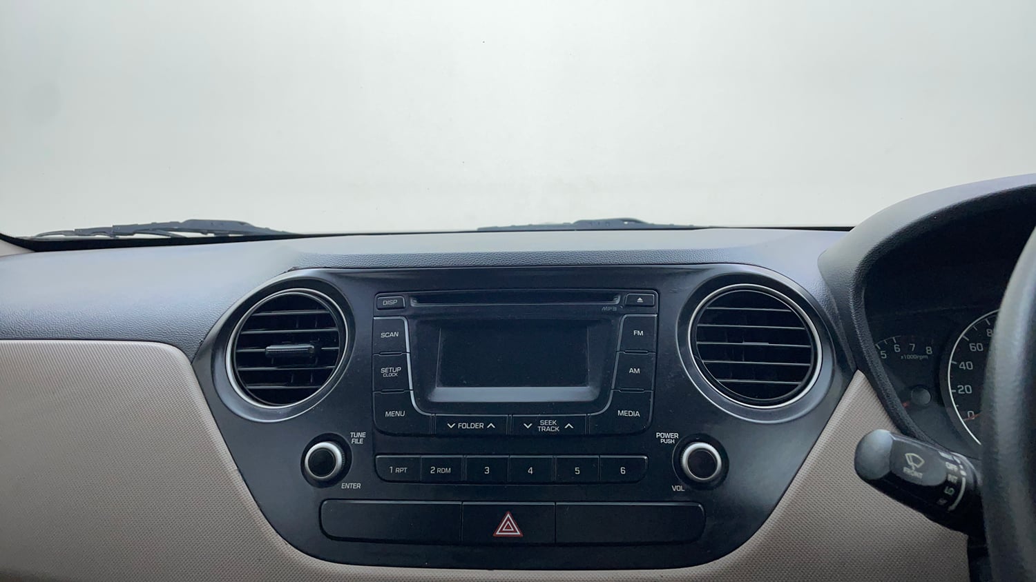 Used 2013 Hyundai Grand i10 Sportz 1.2 Kappa VTVT Petrol Manual top_features Integrated (in-dash) music system