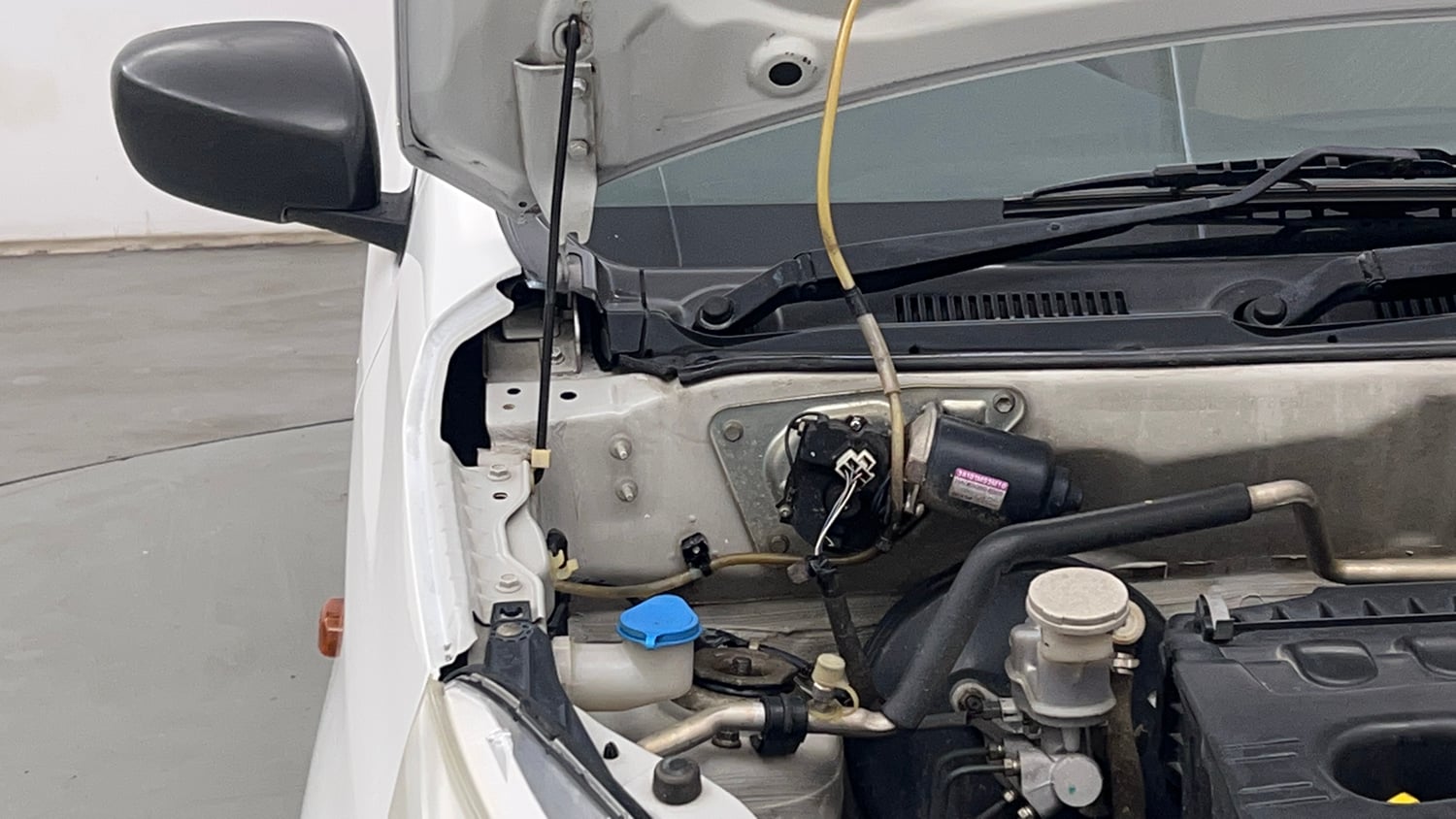 Used 2017 Maruti Suzuki Alto K10 VXi Petrol Manual engine ENGINE RIGHT SIDE HINGE & APRON VIEW