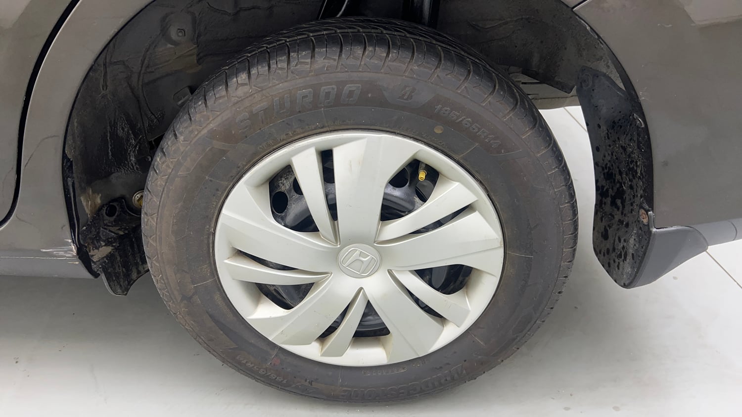 Used 2022 Honda Amaze S MT 1.2 Petrol Petrol Manual tyres LEFT REAR TYRE RIM VIEW