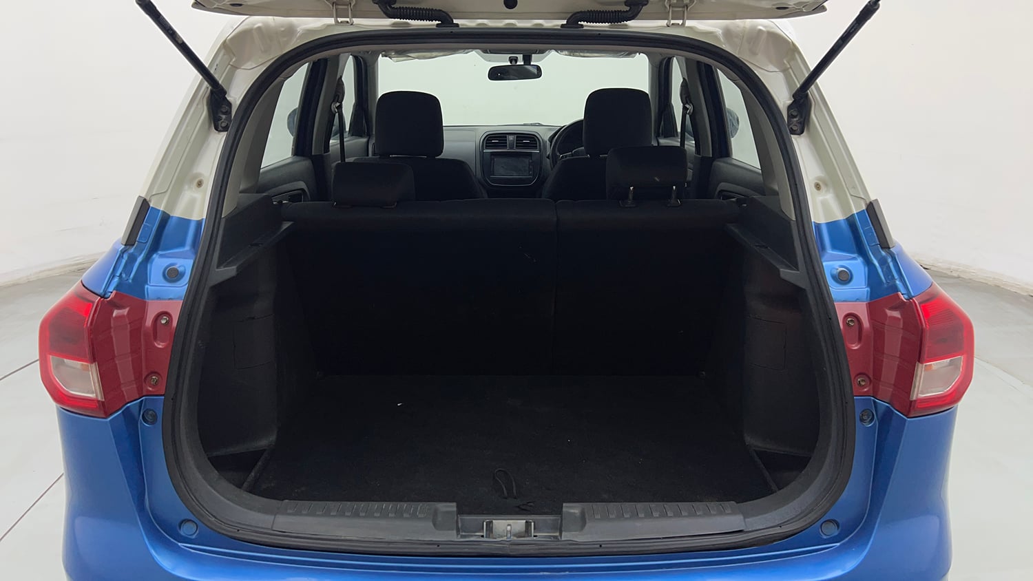 Used 2017 Maruti Suzuki Vitara Brezza ZDi+ Dual Tone Diesel Manual interior DICKY INSIDE VIEW