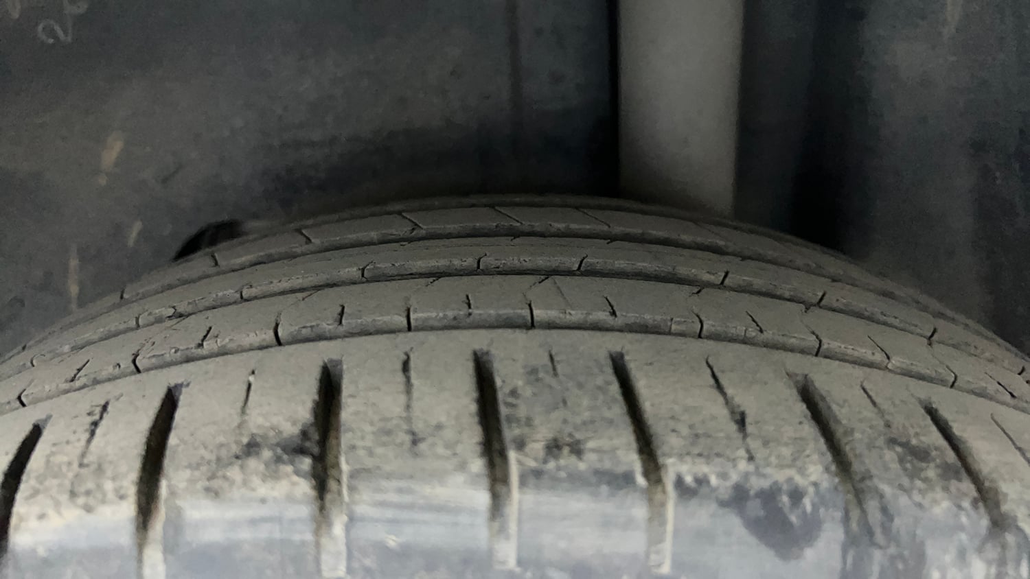 Used 2017 Ford Figo Titanium 1.2 Ti-VCT Petrol Manual tyres LEFT REAR TYRE TREAD VIEW