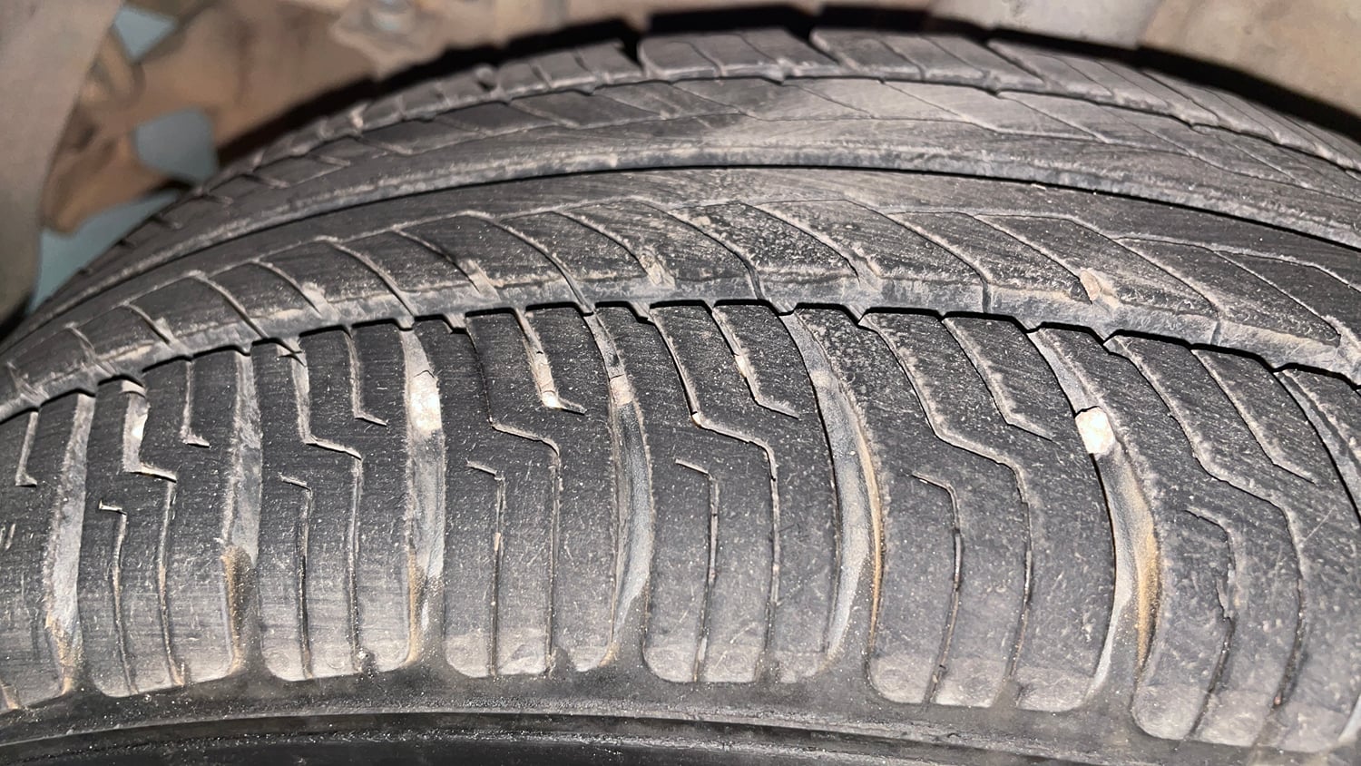 Used 2013 Hyundai Grand i10 Sportz 1.2 Kappa VTVT Petrol Manual tyres RIGHT REAR TYRE TREAD VIEW