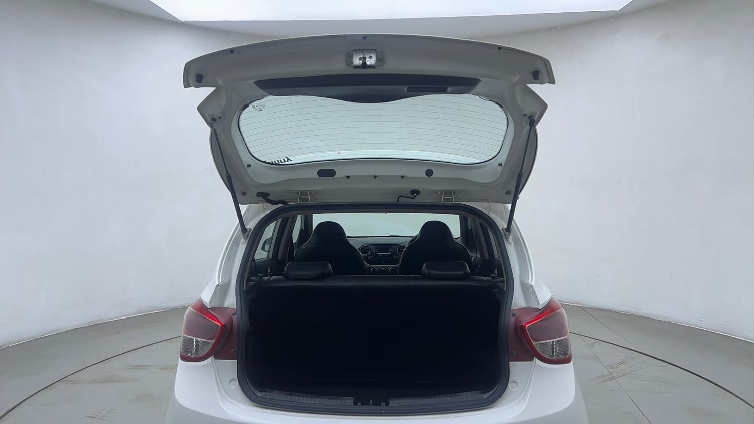 Used 2016 Hyundai Grand i10 Asta AT 1.2 Kappa VTVT Petrol Automatic interior DICKY DOOR OPEN VIEW
