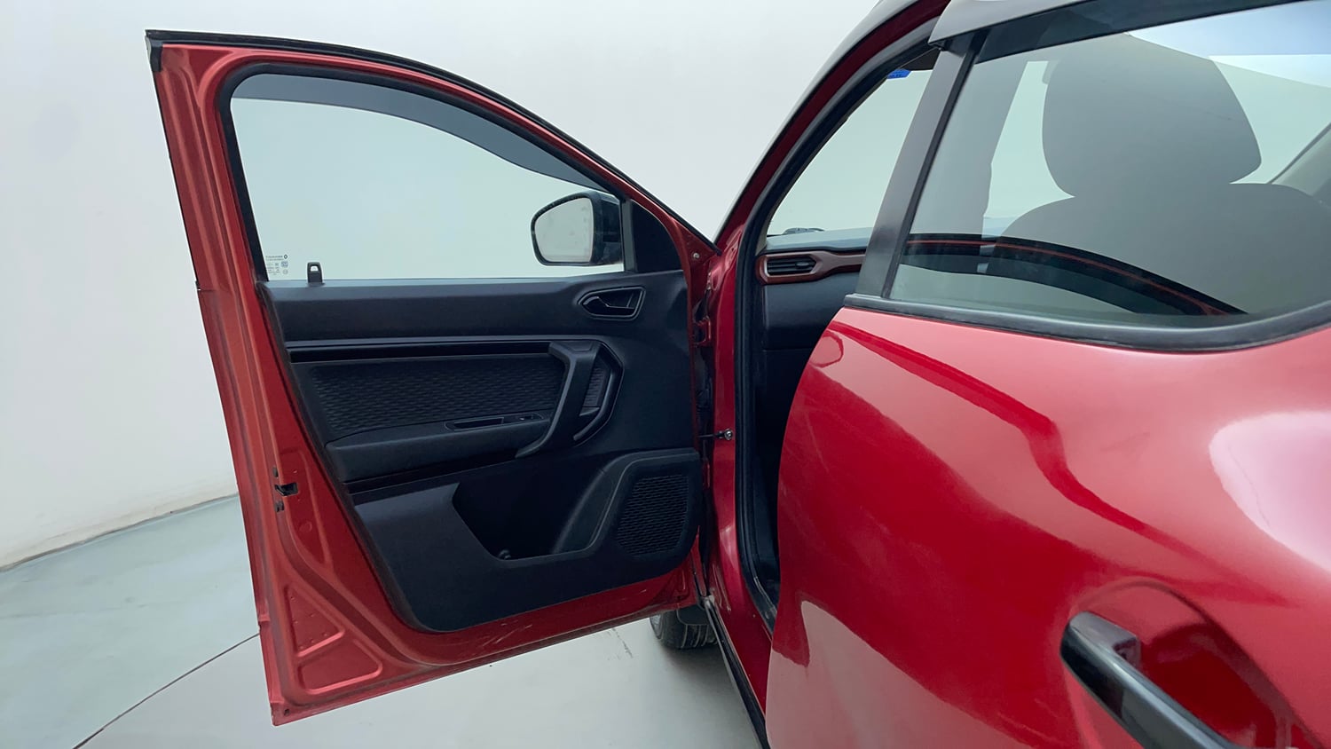 Used 2022 Renault Kiger RXZ 1.0 Turbo MT Dual Tone Petrol Manual interior LEFT FRONT DOOR OPEN VIEW