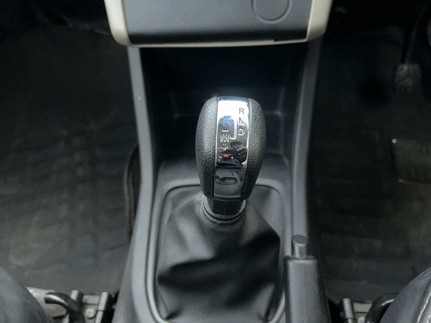 Used 2023 Renault Triber RXT EASY-R AMT Petrol Automatic interior GEAR  KNOB VIEW