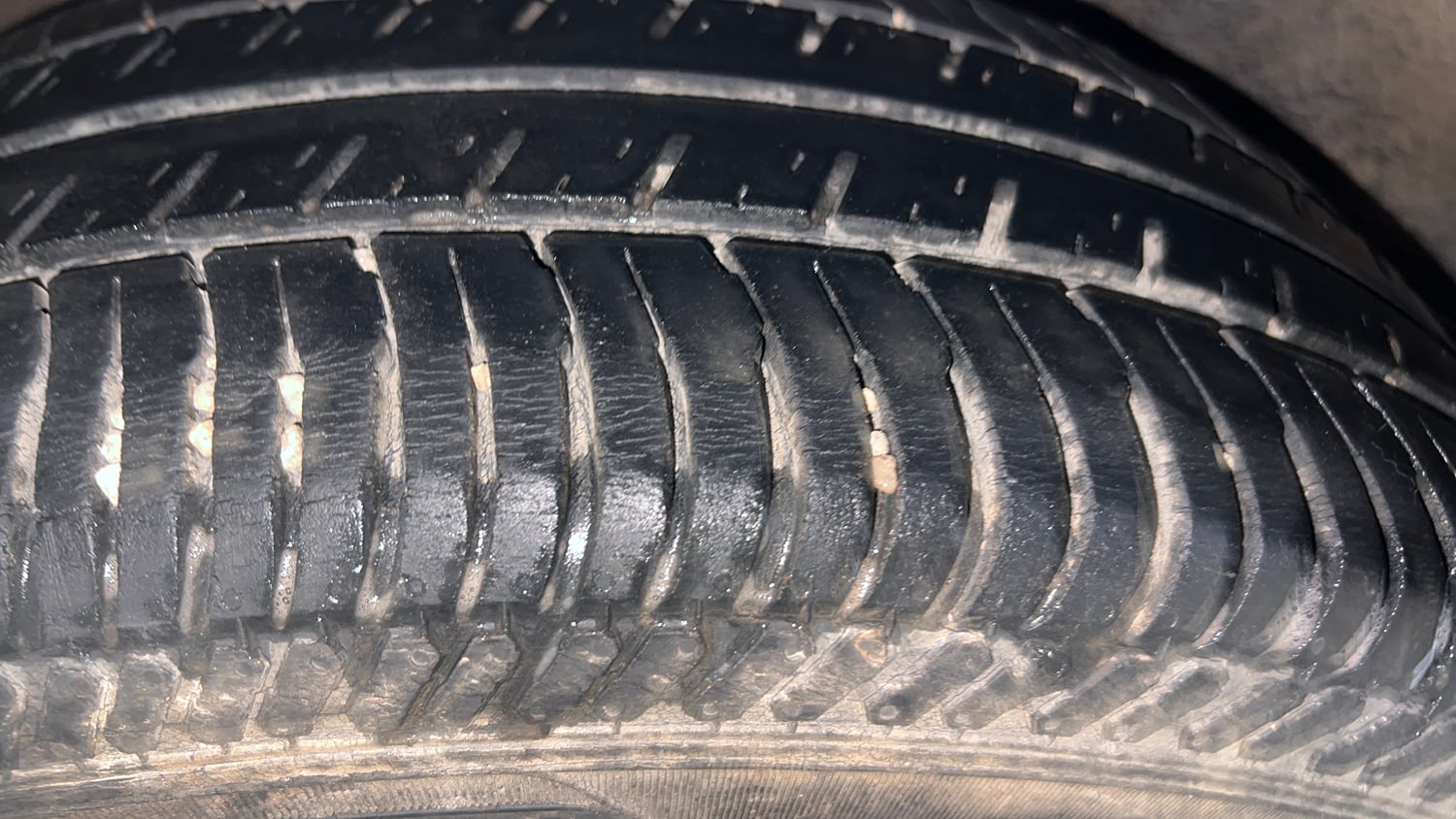 Used 2016 Ford EcoSport Titanium 1.5L Ti-VCT Petrol Manual tyres LEFT REAR TYRE TREAD VIEW