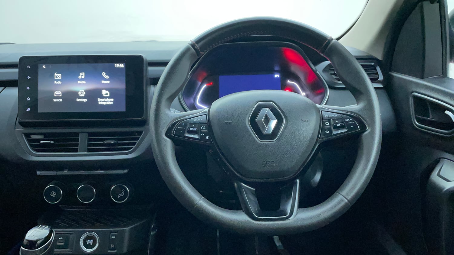 Used 2022 Renault Kiger RXZ 1.0 Turbo MT Dual Tone Petrol Manual interior STEERING VIEW