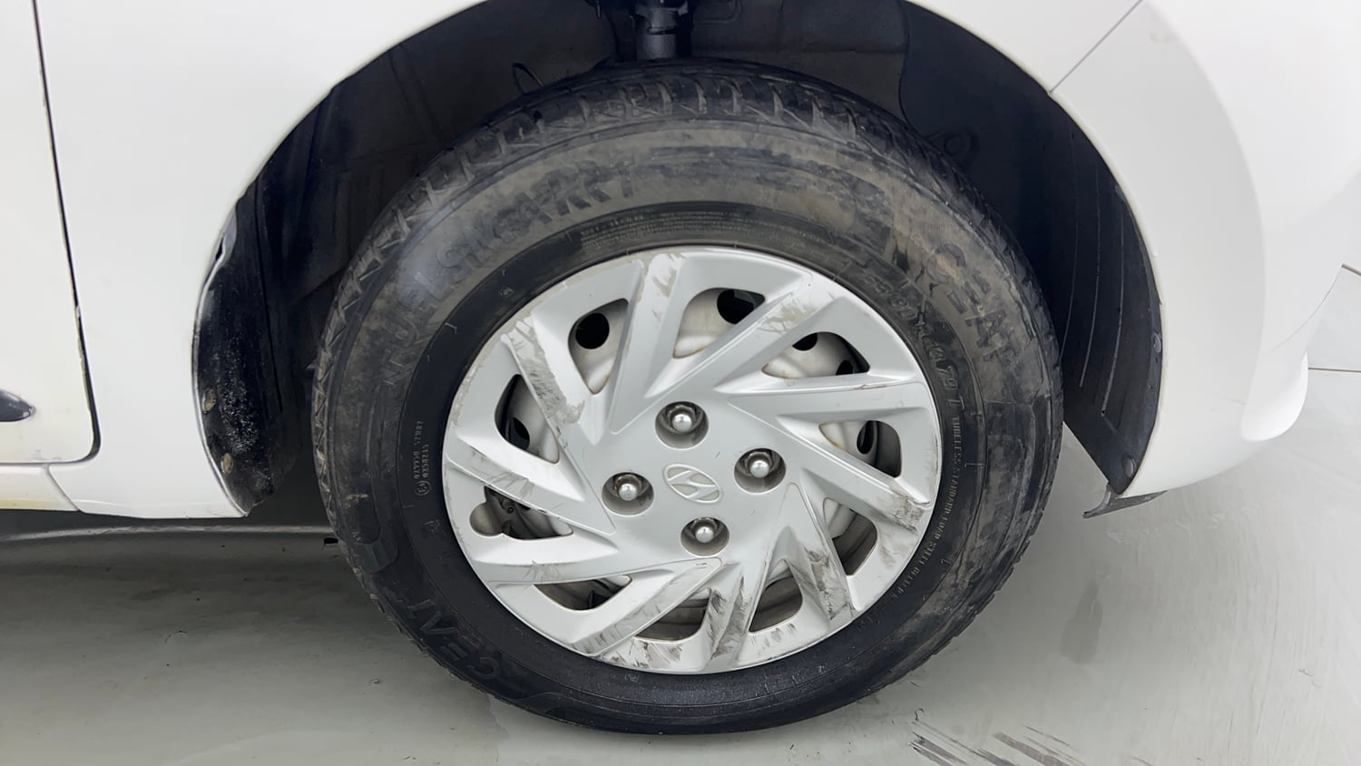 Used 2020 Hyundai Santro Magna Petrol Manual tyres RIGHT FRONT TYRE RIM VIEW