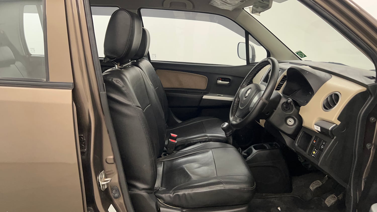 Used 2018 Maruti Suzuki Wagon R LXI CNG (O) Cng Manual interior RIGHT SIDE FRONT DOOR CABIN VIEW