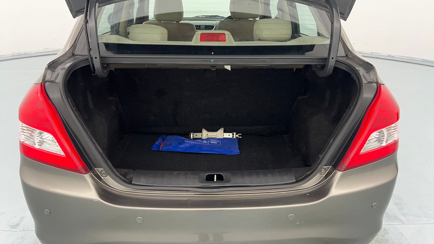 Used 2016 Maruti Suzuki Swift Dzire ZXI Petrol Manual interior DICKY INSIDE VIEW