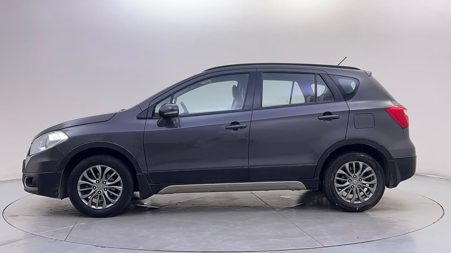 Used 2016 Maruti Suzuki S-Cross Zeta 1.3 Diesel Manual exterior LEFT SIDE VIEW