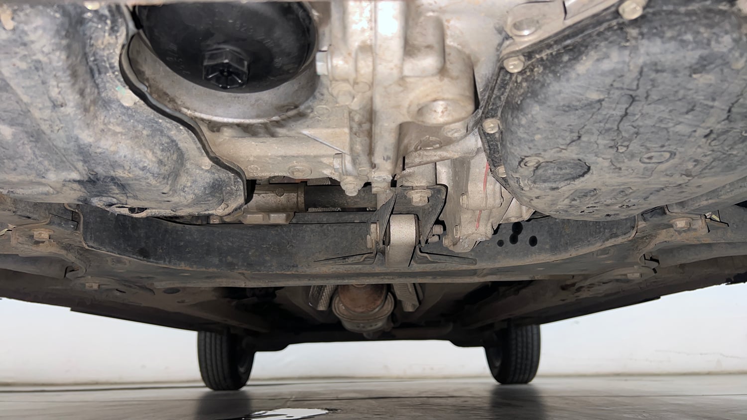 Used 2023 Nissan Magnite XV Turbo CVT Petrol Automatic extra FRONT LEFT UNDERBODY VIEW