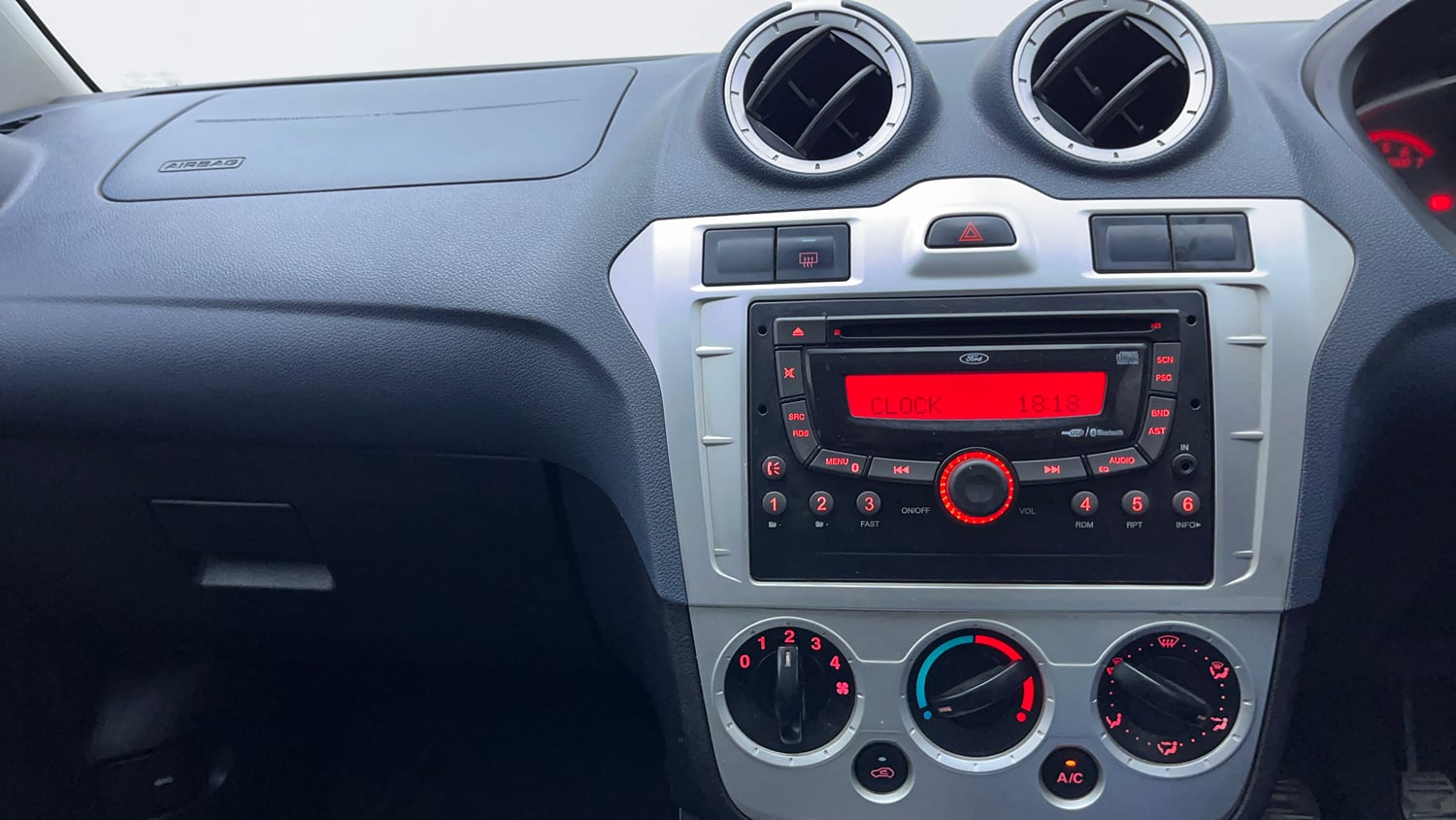 Used 2014 Ford Figo Duratorq Diesel Titanium 1.4 Diesel Manual interior MUSIC SYSTEM & AC CONTROL VIEW