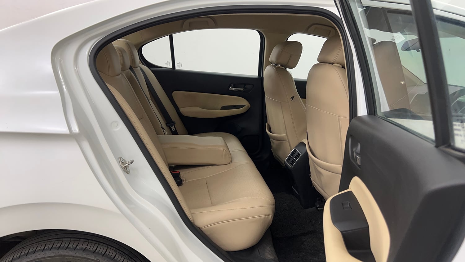 Used 2022 Honda City V CVT Petrol Petrol Automatic interior RIGHT SIDE REAR DOOR CABIN VIEW