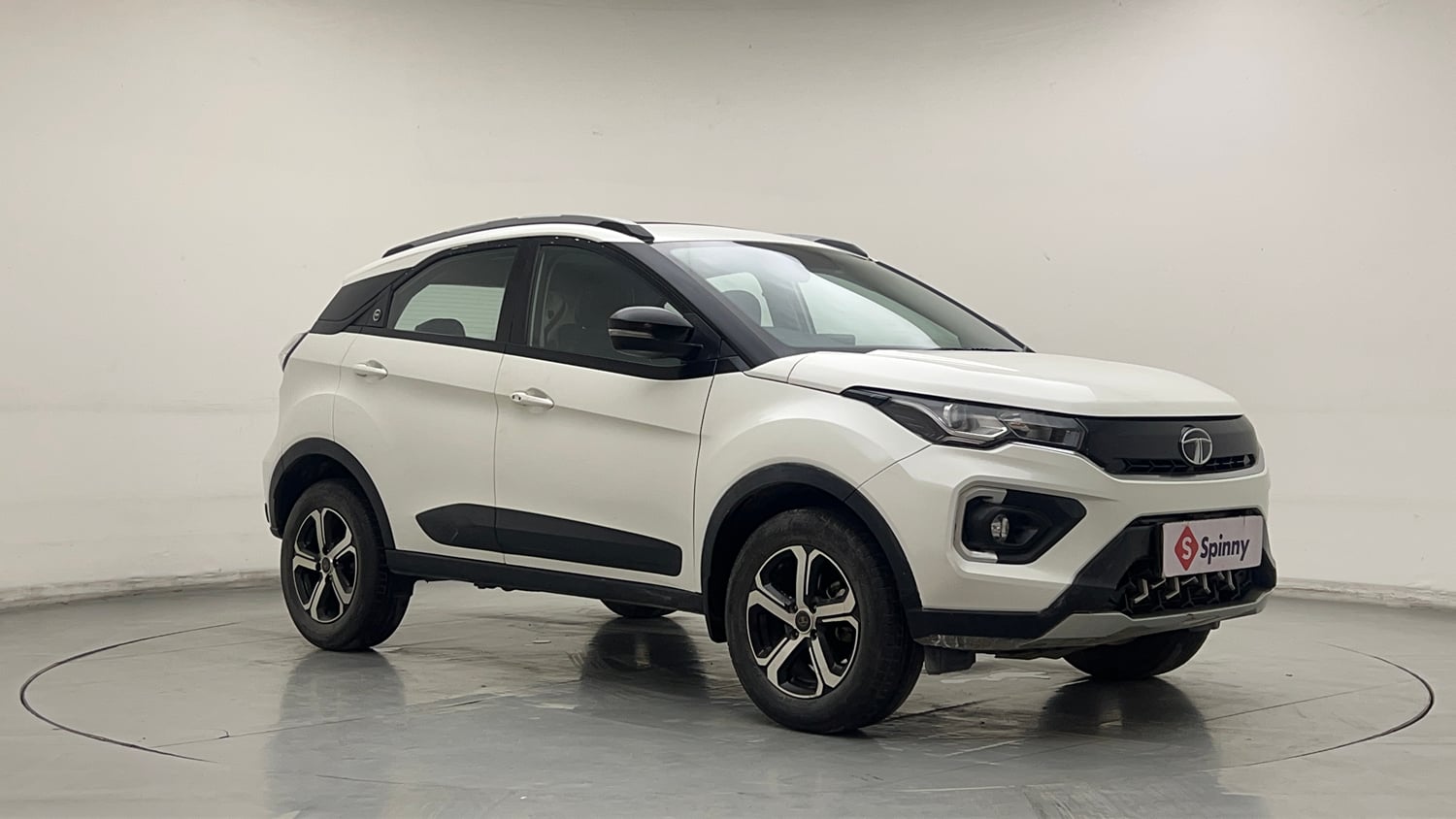Used 2023 Tata Nexon XZ Plus (S) Petrol Manual exterior RIGHT FRONT CORNER VIEW