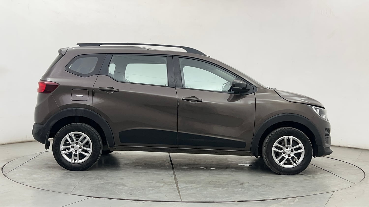 Used 2023 Renault Triber RXT EASY-R AMT Petrol Automatic exterior RIGHT SIDE VIEW