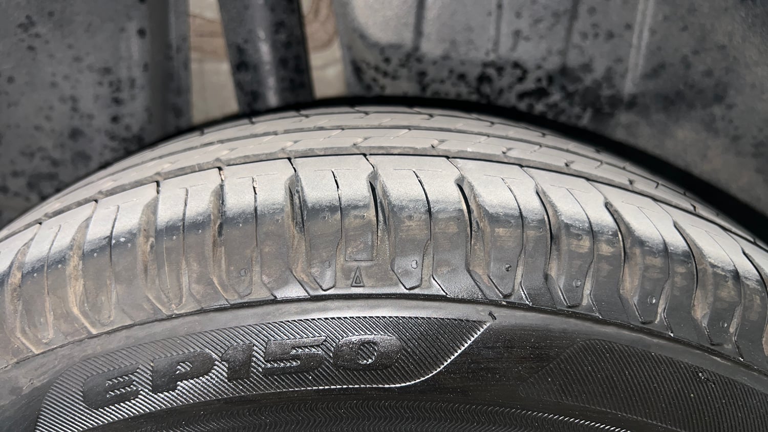 Used 2018 Maruti Suzuki Swift ZXi AMT Petrol Automatic tyres RIGHT REAR TYRE TREAD VIEW