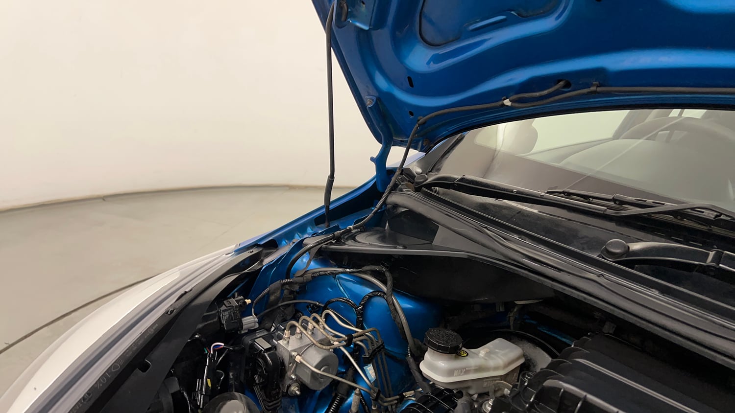 Used 2019 Tata Tiago Revotron XZ Plus Petrol Manual engine ENGINE RIGHT SIDE HINGE & APRON VIEW