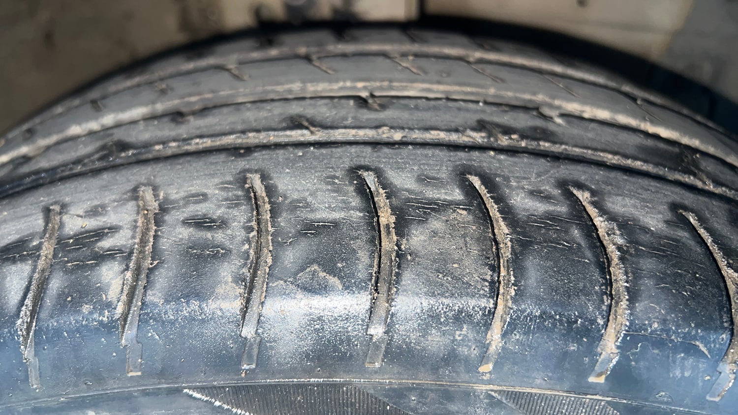 Used 2013 Maruti Suzuki Ertiga Vxi Petrol Manual tyres RIGHT FRONT TYRE TREAD VIEW