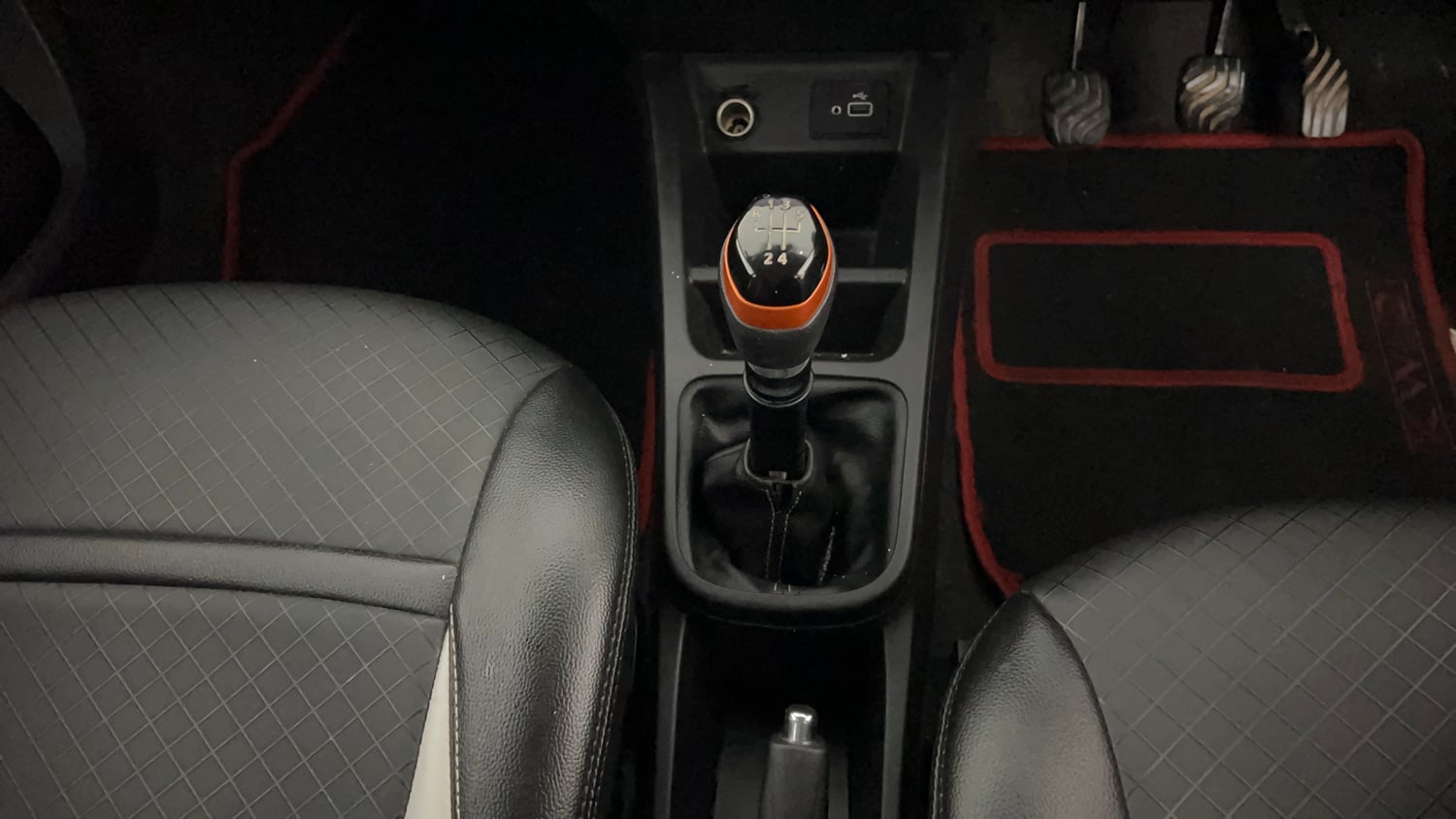 Used 2022 Renault Kwid CLIMBER 1.0 (O) Petrol Manual interior GEAR  KNOB VIEW
