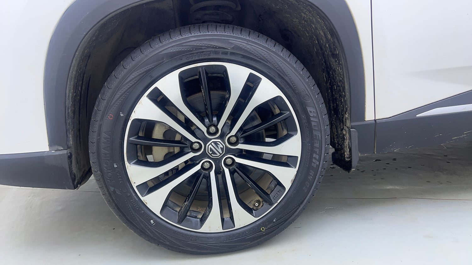 Used 2021 MG Motors Hector Plus Sharp 1.5 Petrol Turbo CVT 6-STR Petrol Automatic tyres LEFT FRONT TYRE RIM VIEW