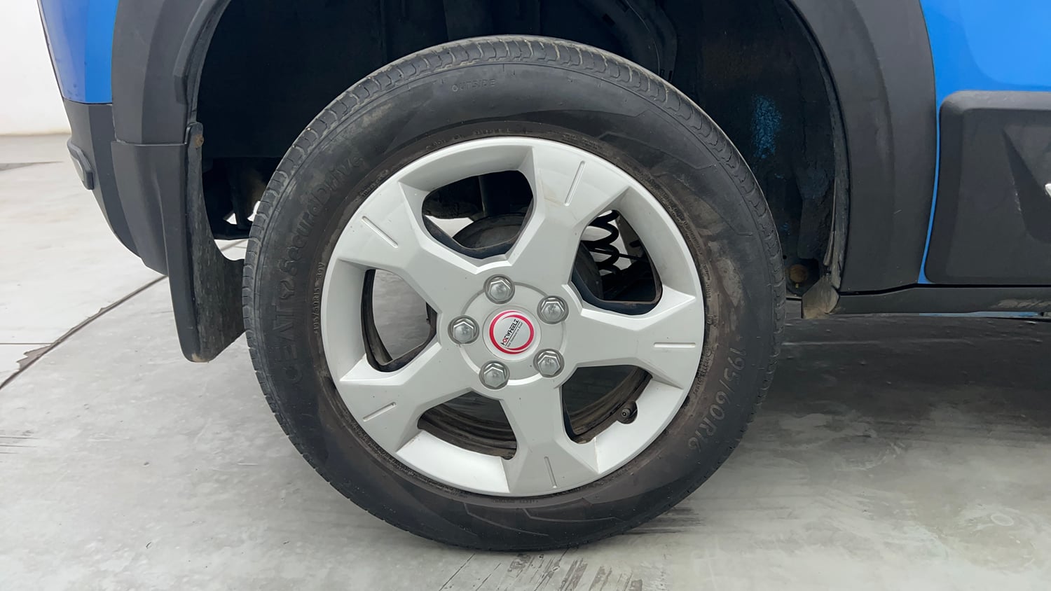 Used 2021 Renault Kiger RXT 1.0 Turbo MT Dual Tone Petrol Manual tyres RIGHT REAR TYRE RIM VIEW