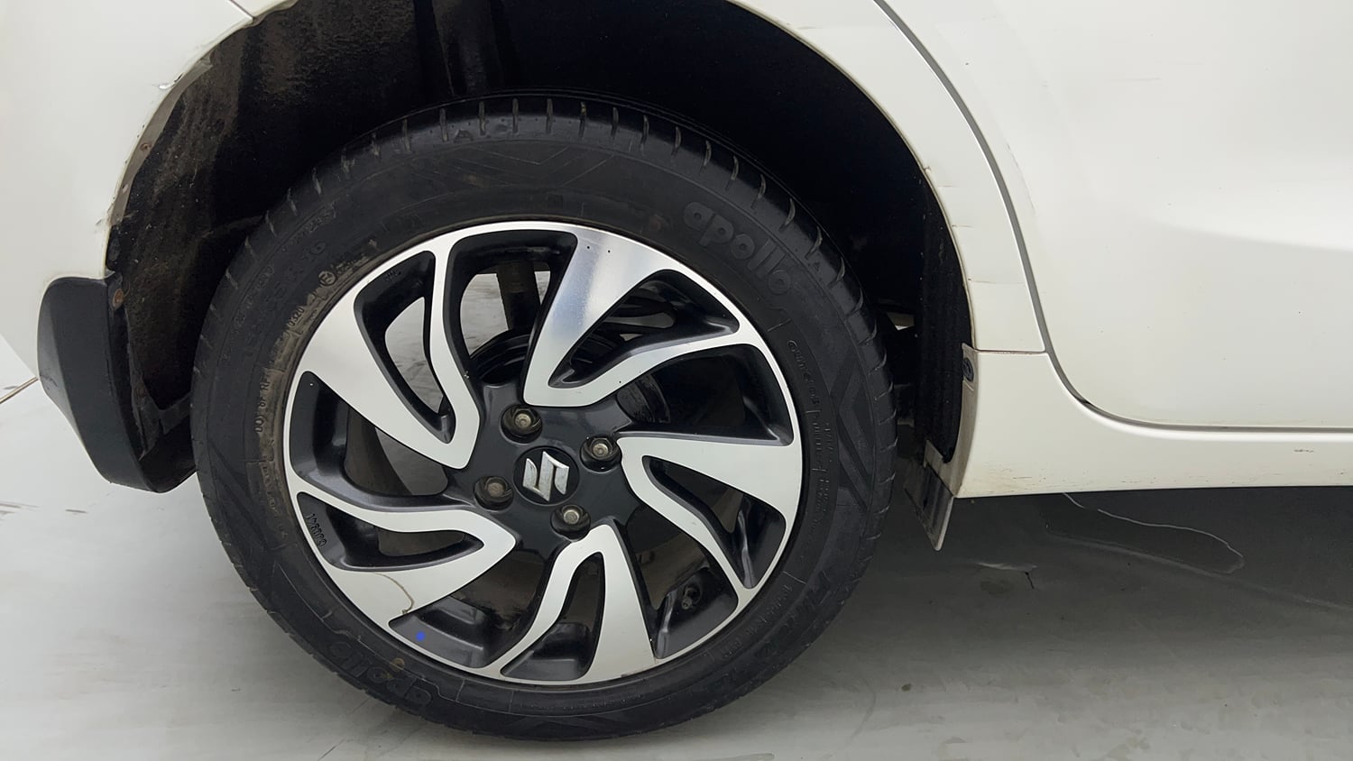 Used 2020 Maruti Suzuki Baleno Zeta Petrol Manual tyres RIGHT REAR TYRE RIM VIEW