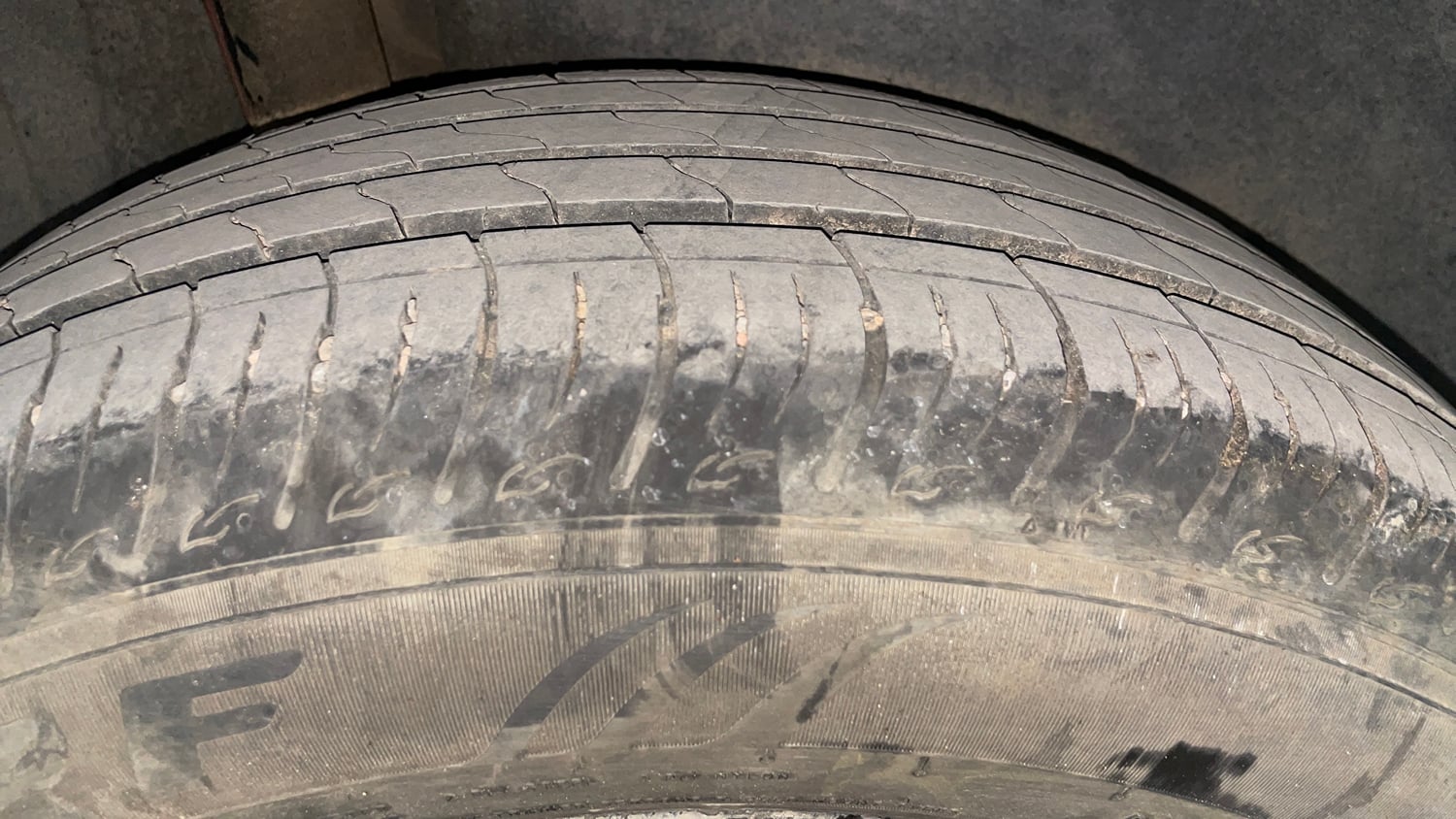 Used 2024 Maruti Suzuki Brezza ZXi S-CNG Dual Tone Cng Manual tyres RIGHT REAR TYRE TREAD VIEW
