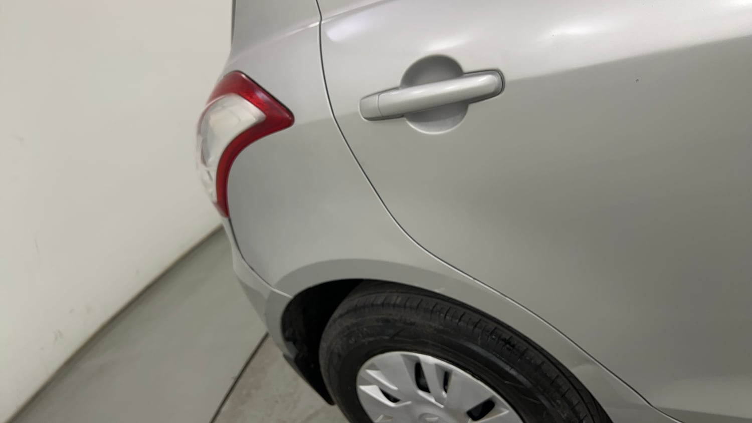 Used 2013 Maruti Suzuki Swift VXi Petrol Manual dents MINOR DENT