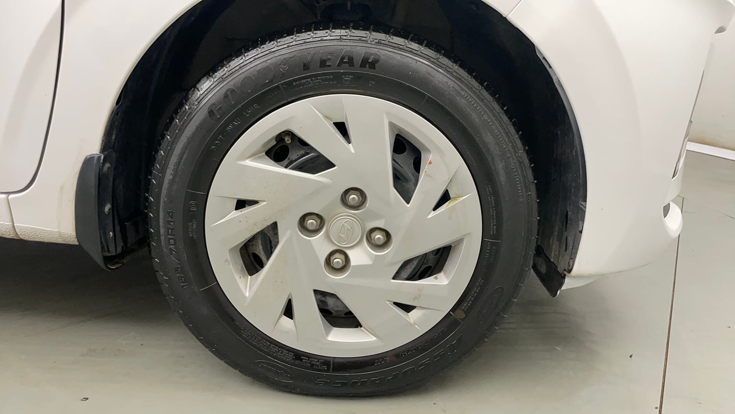 Used 2023 Hyundai Grand i10 Nios Magna 1.2 Kappa VTVT Petrol Manual tyres RIGHT FRONT TYRE RIM VIEW