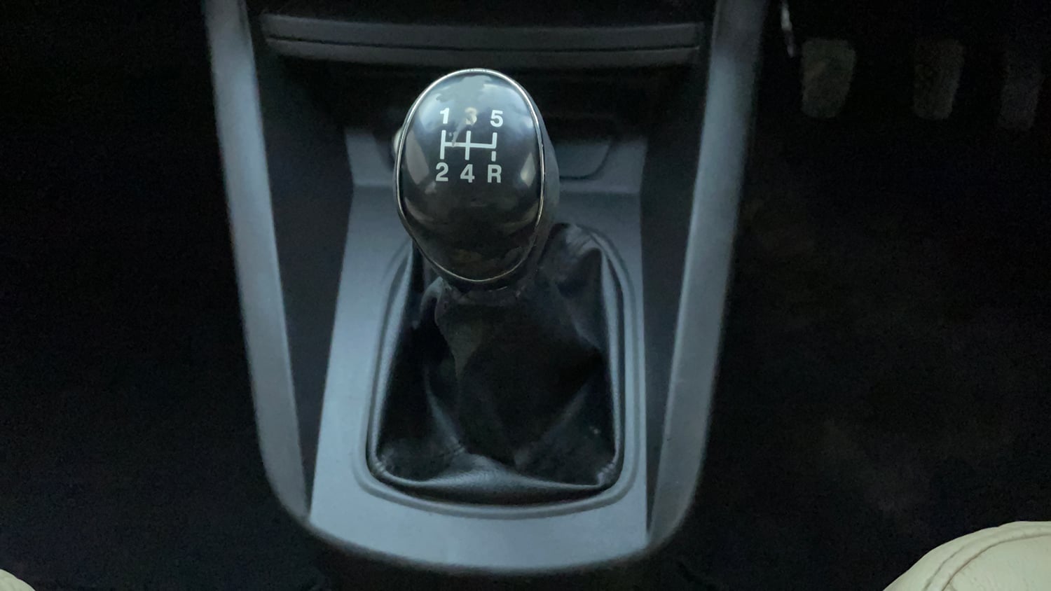 Used 2015 Ford Figo Titanium1.5 TDCi Diesel Manual interior GEAR  KNOB VIEW
