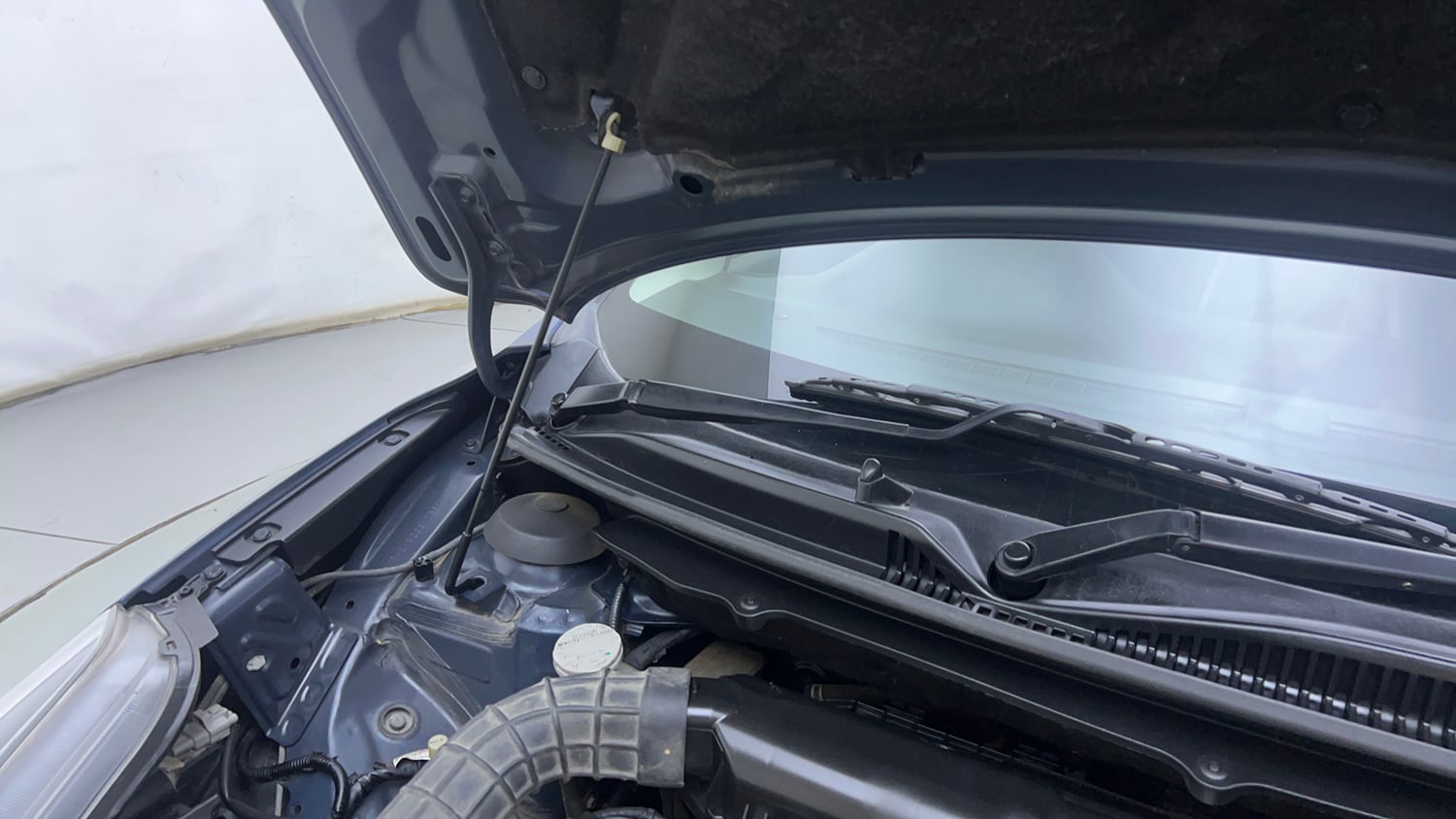 Used 2021 Maruti Suzuki Baleno Zeta Petrol Manual engine ENGINE RIGHT SIDE HINGE & APRON VIEW