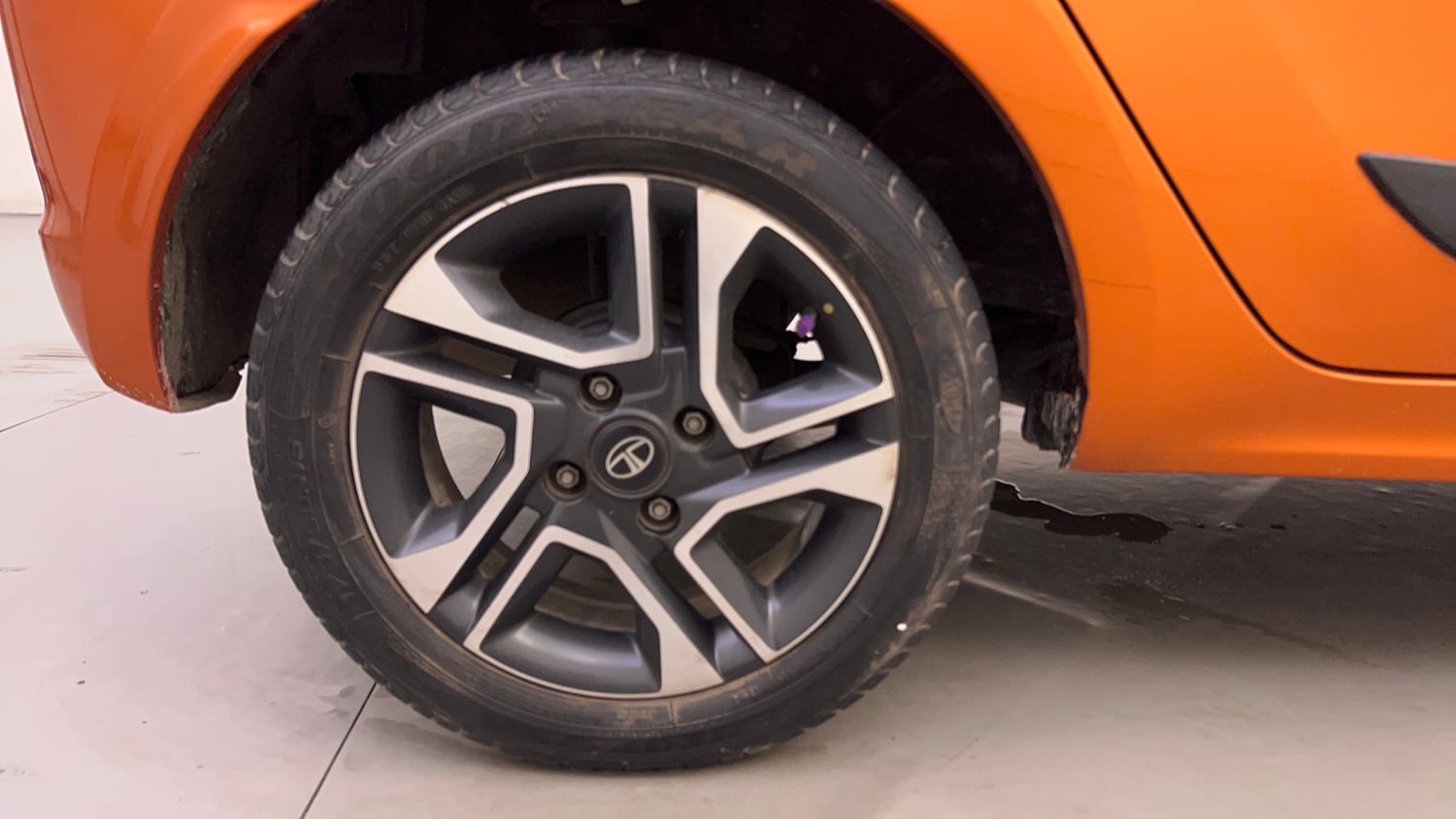 Used 2019 Tata Tiago Revotron XZ Plus Petrol Manual tyres RIGHT REAR TYRE RIM VIEW