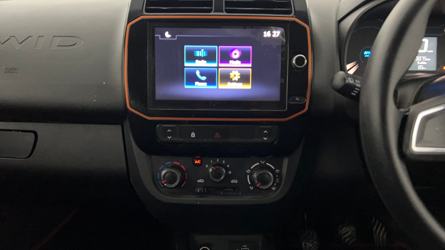 Used 2022 Renault Kwid CLIMBER 1.0 (O) Petrol Manual interior MUSIC SYSTEM & AC CONTROL VIEW