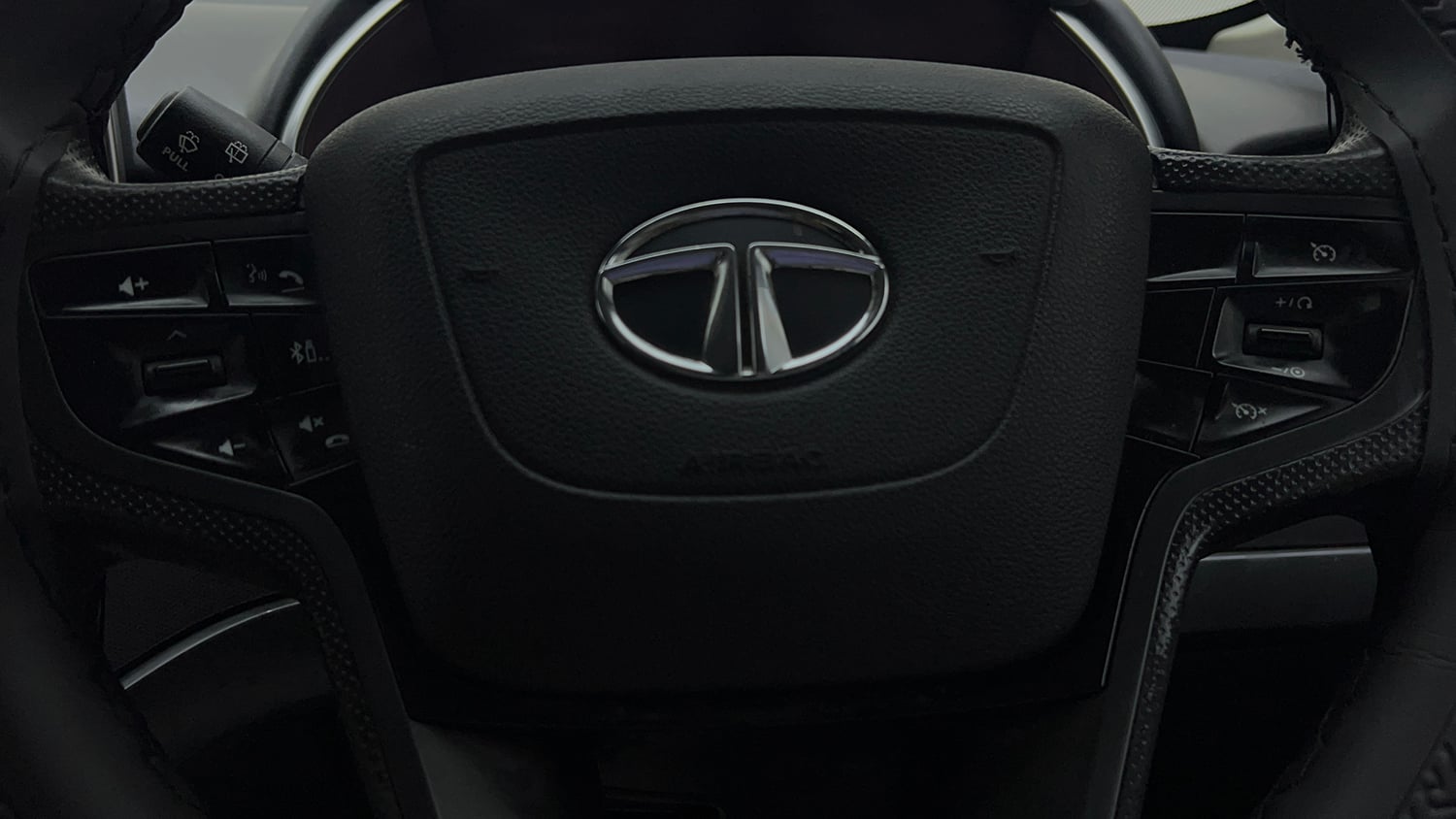 Used 2021 Tata Harrier XT Plus Dark Edition Diesel Manual top_features Airbags