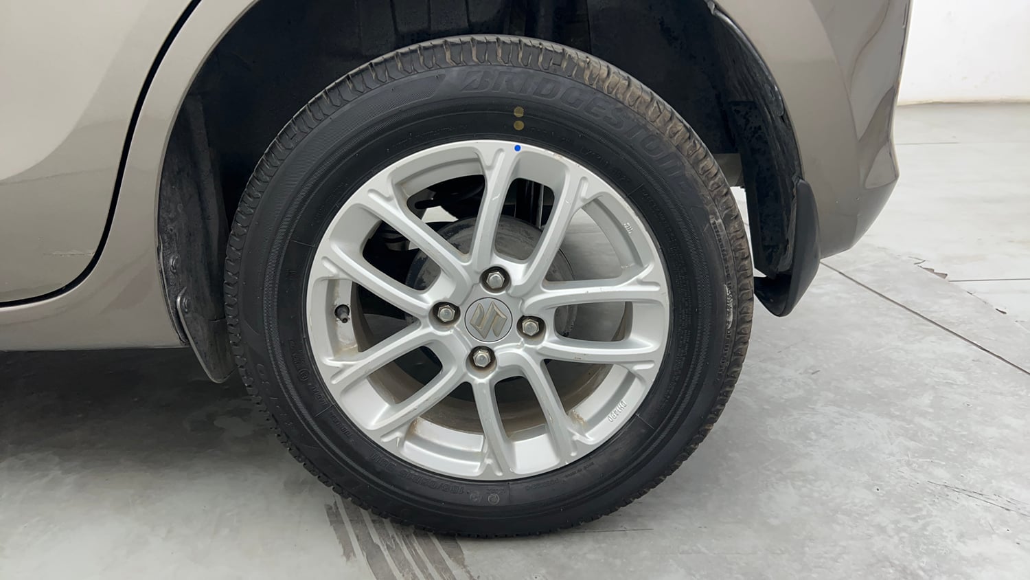 Used 2018 Maruti Suzuki Swift ZXi AMT Petrol Automatic tyres LEFT REAR TYRE RIM VIEW