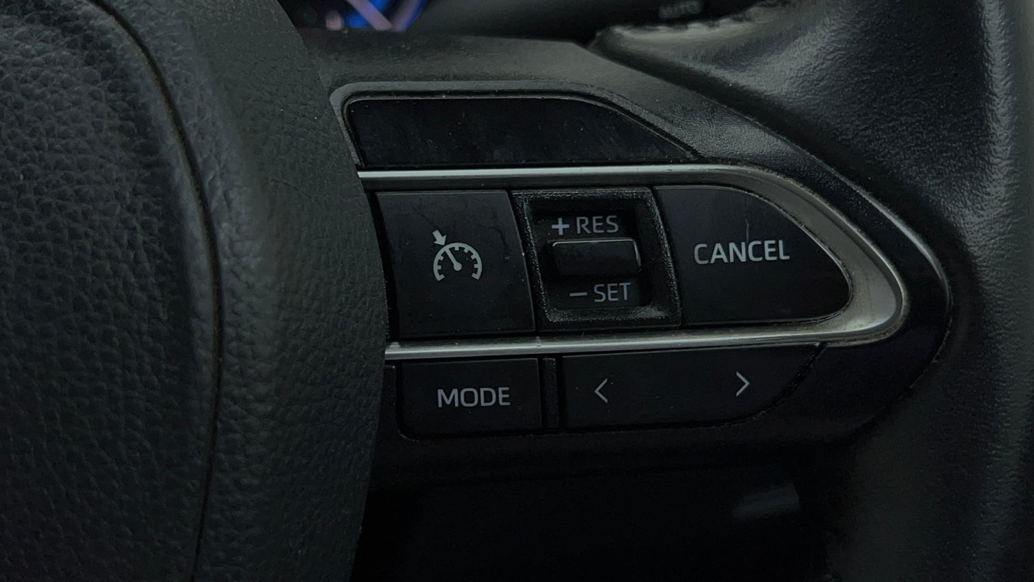 Used 2023 Toyota Innova Hycross VX Hybrid 7 STR Hybrid Automatic top_features Cruise control