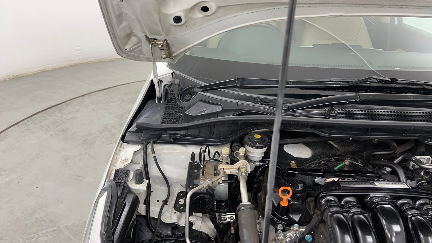 Used 2022 Honda City V CVT Petrol Petrol Automatic engine ENGINE RIGHT SIDE HINGE & APRON VIEW