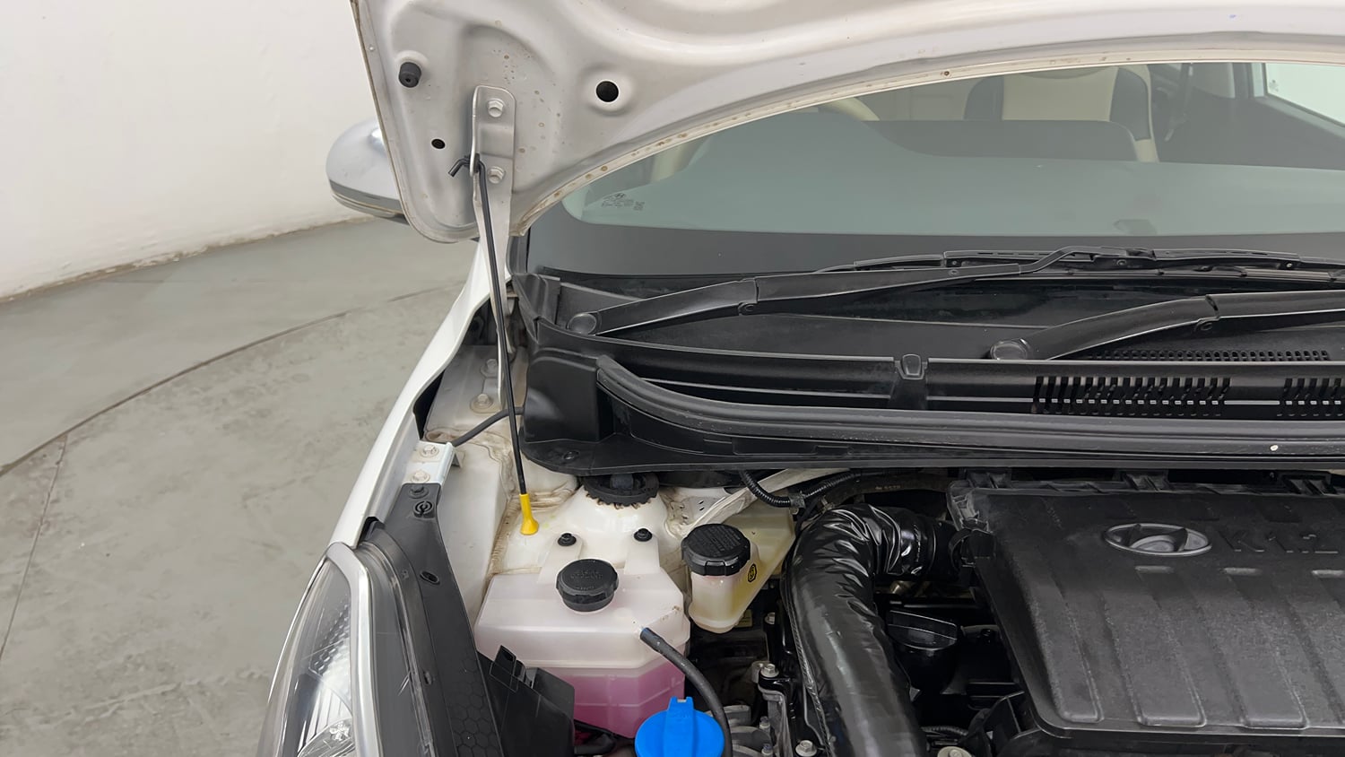 Used 2022 Hyundai Aura S 1.2 AMT Petrol Petrol Automatic engine ENGINE RIGHT SIDE HINGE & APRON VIEW