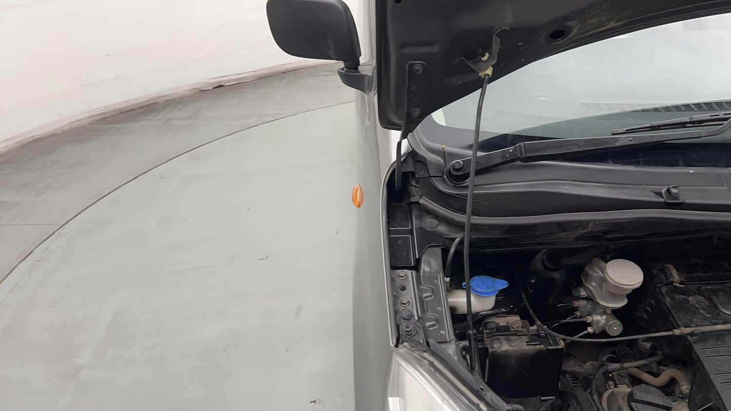 Used 2019 Maruti Suzuki Wagon R LXI CNG Cng Manual engine ENGINE RIGHT SIDE HINGE & APRON VIEW