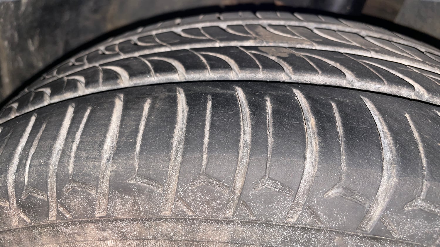 Used 2015 Ford Figo Titanium1.5 TDCi Diesel Manual tyres RIGHT FRONT TYRE TREAD VIEW