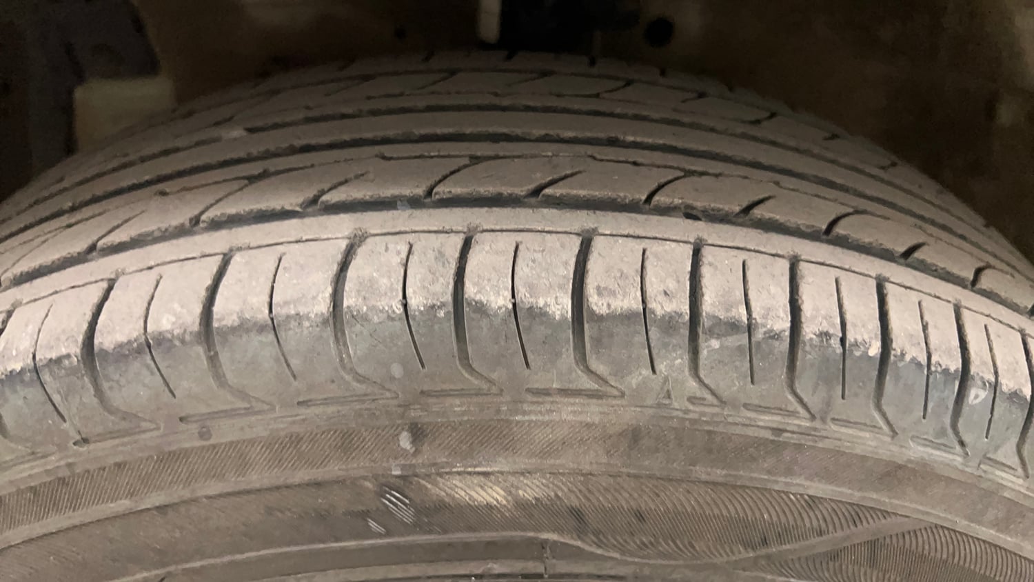 Used 2013 Maruti Suzuki Swift VXi Petrol Manual tyres LEFT FRONT TYRE TREAD VIEW