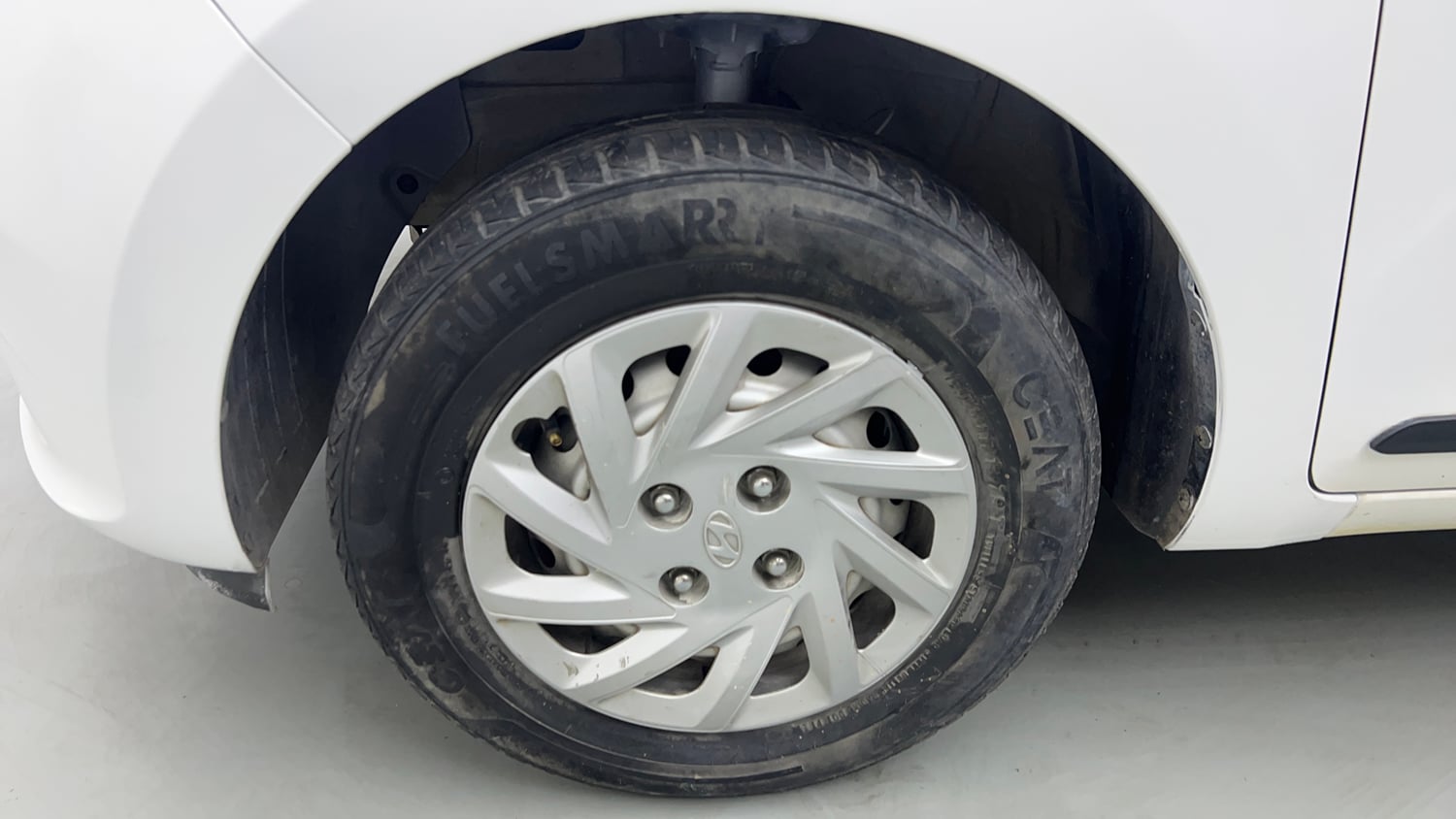 Used 2020 Hyundai Santro Magna Petrol Manual tyres LEFT FRONT TYRE RIM VIEW